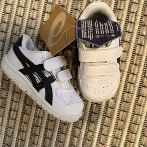 NWT ASICS Tiger Velcro Baby/Toddler Sneakers Size: 5K